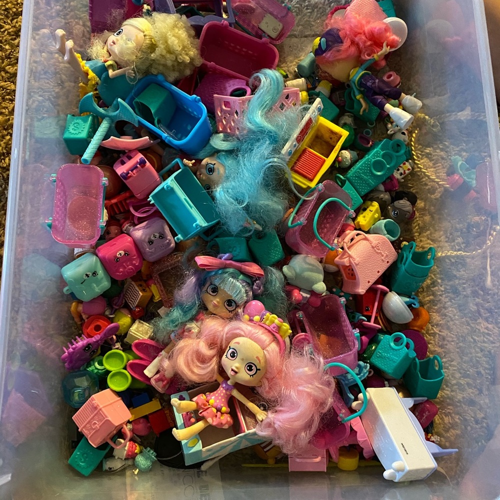 Lot of shopkins